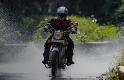 आ रहा है Royal Enfield Classic का नया अवतार! एक्सेसरीज के साथ टेस्टिंग हुई शुरू