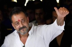 अपने ऊपर लगा कलंक मिटाने की कोशिश कर रहा हूं : संजय दत्त