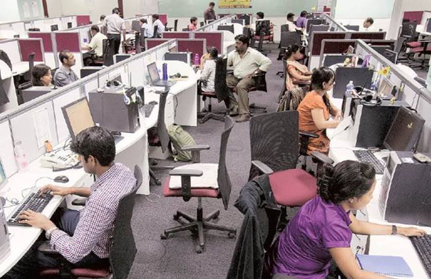 सर्विस सेक्टर में बीते 6 महीने के दौरान हायरिंग काफी कम हुई है। (फोटो सोर्स: एक्सप्रेस आर्काइव)