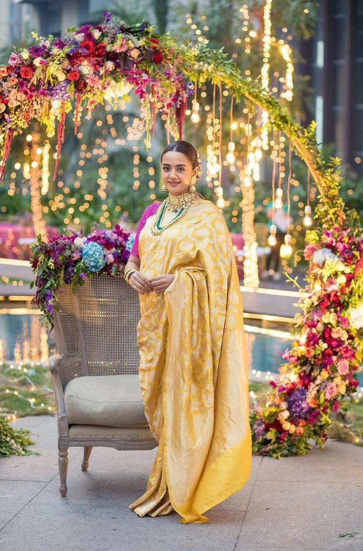 surveen chawla, surveen chawla became mothe, baby girl, Surveen Chawla Gives Birth A Baby Girl, Recently surveen chawla pregnant, surveen chawla godh bharai, surveen chawla baby shower, hate story 2 , kahiin to hoga, surveen chawla share mothe feeling, surveen chawla Birth Baby Girl,