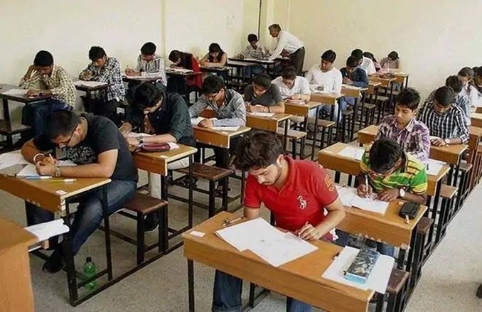 46 वर्षीय पिता ने अपनी बेटी के साथ पास की 10वीं की परीक्षा, जानें पूरा मामला