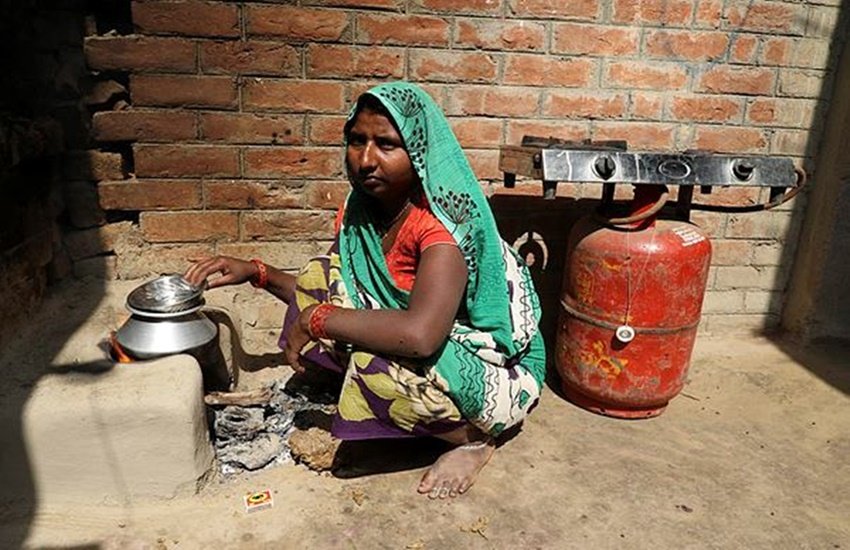 lok sabha, lok sabha election, lok sabha election 2019, lok sabha election 2019 schedule, lok sabha election date, lok sabha election 2019 date, लोकसभा चुनाव, लोकसभा चुनाव 2019, chunav, lok sabha chunav, lok sabha chunav 2019 dates, lok sabha news, election 2019, election 2019 news, Hindi news, news in Hindi, latest news, today news in Hindi, Pradhan Mantri Ujjwala Yojna, PMUY, Ujjwala Yojna news, Ujjwala Yojna beneficiaries, earthern stoves