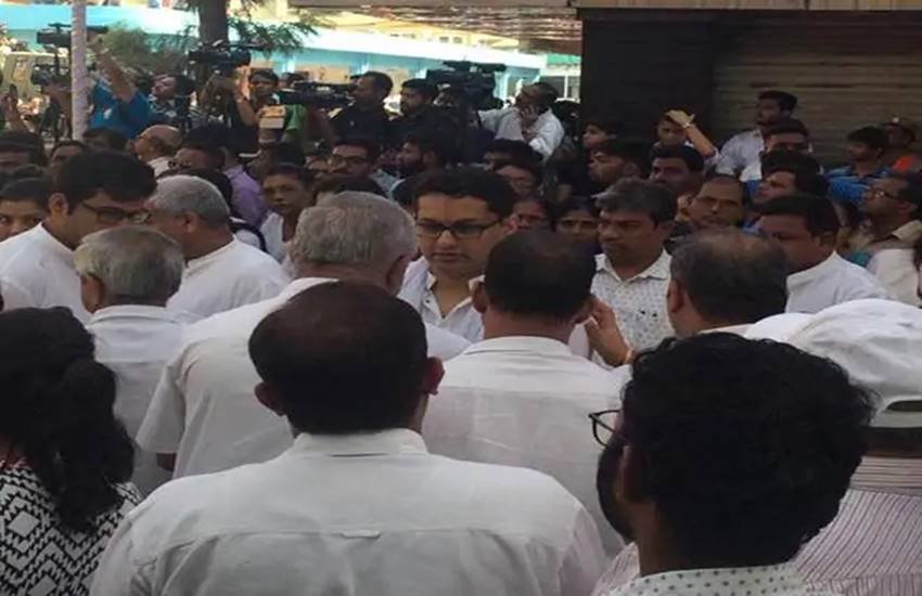 मनोहर पर्रिकर के बेटे उत्पल (38) ने अमेरिका से स्रातकोत्तर की डिग्री प्राप्त की है। उन्होंने पहले कहा था कि वह भाजपा की ओर से दी जाने वाली हर जिम्मेदारी निभाने के लिए तैयार हैं।