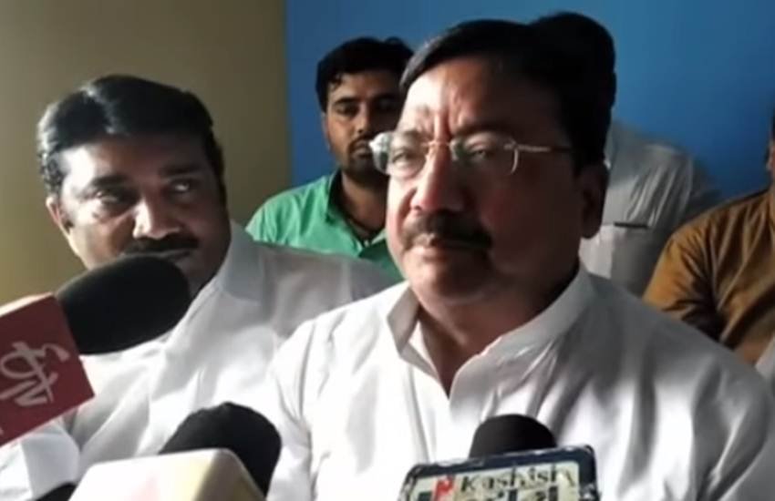 राजद नेता विनोद श्रीवास्तव। (photo: video grab)