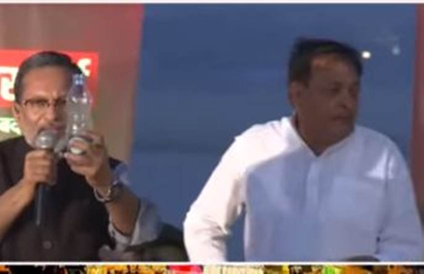शो के दौरान एंकर और बीजेपी प्रवक्ता। (फोटो सोर्स: Video grab image)