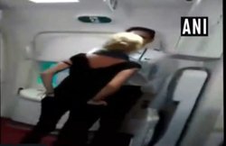 विमान में शराब नहीं देने पर महिला ने क्रू मेंबर पर थूक दिया, मिली यह सजा