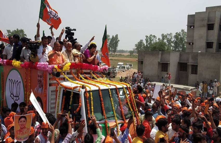 Sonia Gandhi, Smriti Irani, Sonia Gandhi havan, Smriti irani pooja, Sonia Gandhi nominations, Amethi, rae bareli, Smriti irani nomination, Uttar pradesh, Lok Sabha elections