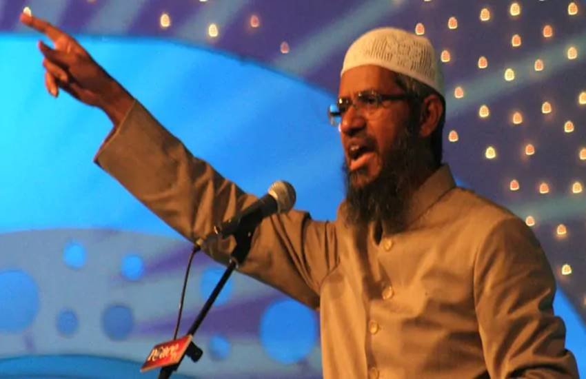 नाईक ने एक बयान में कहा कि वह इस बात से अवगत हैं कि ‘‘ सरकार मेरे खिलाफ रेड कॉर्नर नोटिस जारी कराने के लिए इंटरपोल पर दबाव बना रही है।