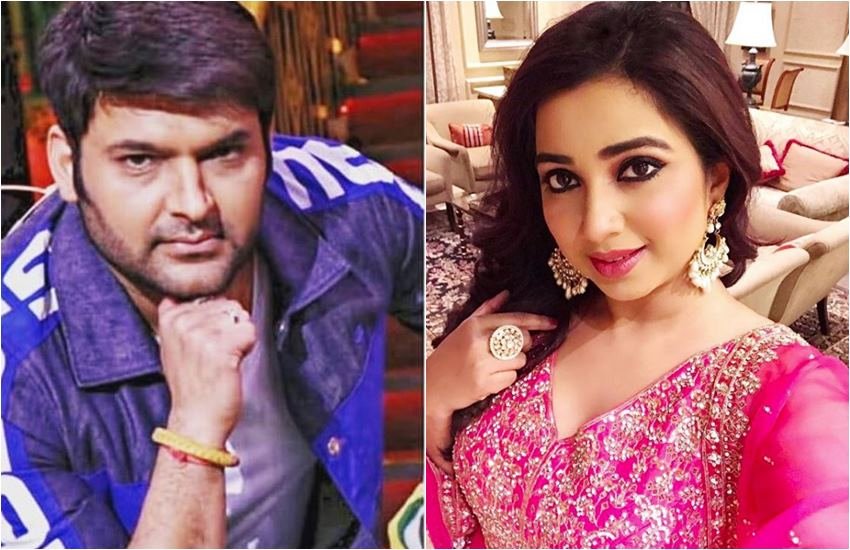 कपिल शर्मा और दूसरी तरफ सिंगर श्रेया घोषाल कपिल शर्मा और दूसरी तरफ सिंगर श्रेया घोषाल