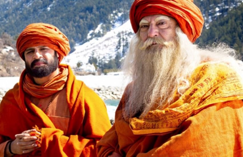 PM Narendra Modi Box Office Collection Day 6: फिल्म के एक सीन में विवेक और सुरेश ओबेरॉय