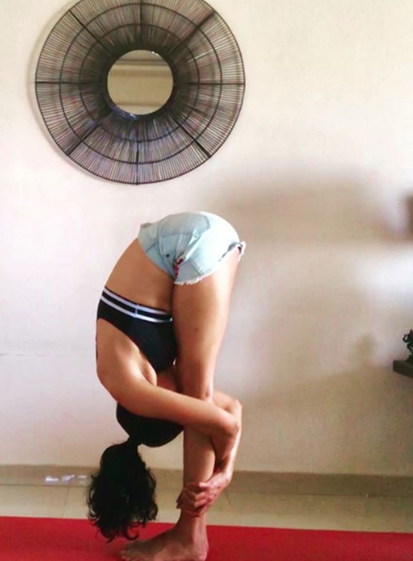 kavita kaushik, kavita kaushik unbelievable yoga aasan, Kavita Kaushik, Tv actress Kavita Kaushik, Kavita Kaushik making people aweful with her yoga, users trolls, users are trolling chandramukhi choutala , entertainment news, bollywood news, television news, entertainment news