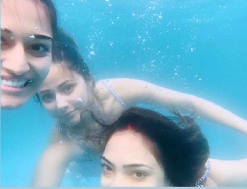 Hina Khan, Pooja Banerjee, Erica Fernandez, Erica Fernandez enjoying underwater, Erica Fernandez hot pictures, Erica Fernandez, hina khan and Erica Fernandez, pictures of Erica Fernandez, Kasautii Zindagii Kay actresses in swimming pool, Erica Fernandez doing fun, Erica Fernandez and hina khan having fun together, entertainment news, bollywood news, television news, entertainment news,