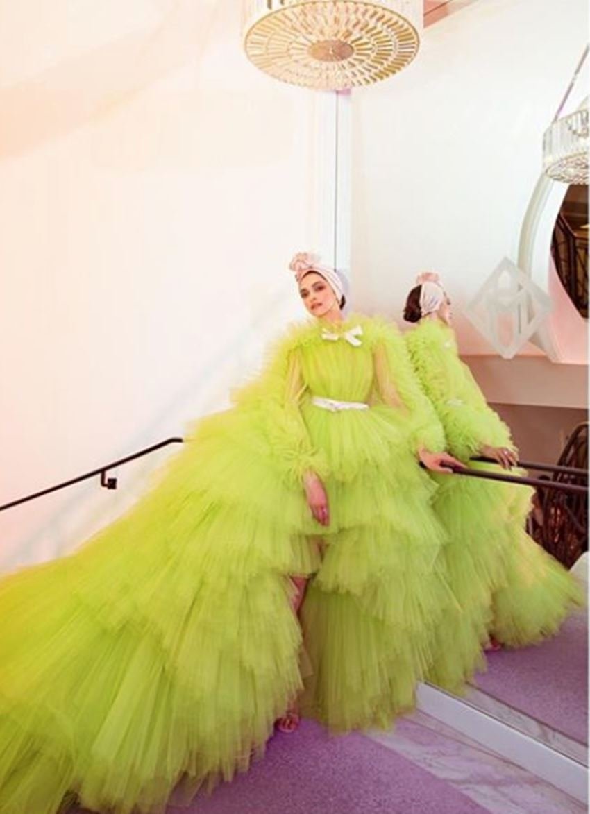 Deepika Padukone, Deepika Padukone, social media users slay deepika padukone for dressing parrot color, dress in can Deepika Padukone cannes 2019 red carpet Dress, deepika padukone trolled in social media, entertainment news, bollywood news, television news