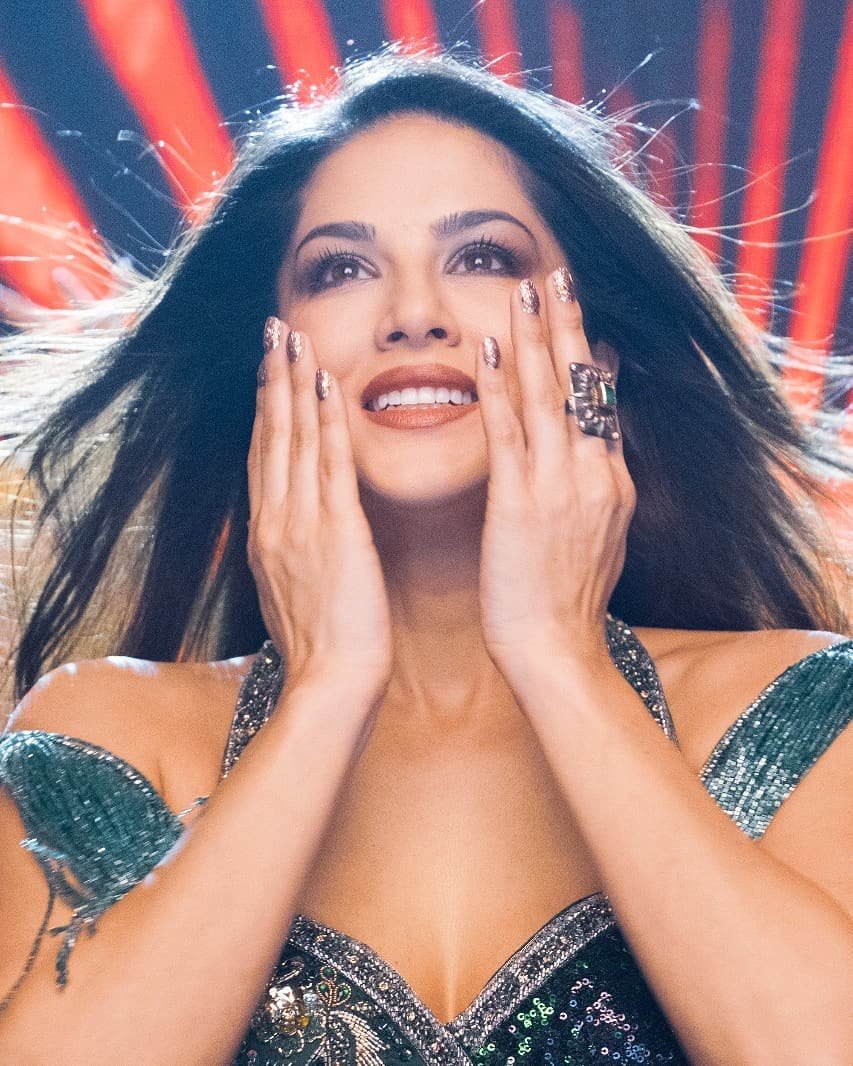 sunny leone, Sunny leone Birthday, Sunny leone Happy Birthday, Sunny leone Pics, Sunny leone husband, Sunny leone Children, Sunny leone Car, Sunny leone age, sunny leone biopic, bold photoshoot, सनी लियोनी, बायोपिक, सनी लियोनी तस्वीरें, सनी लियोनी फिल्में, एडल्ट फिल्म