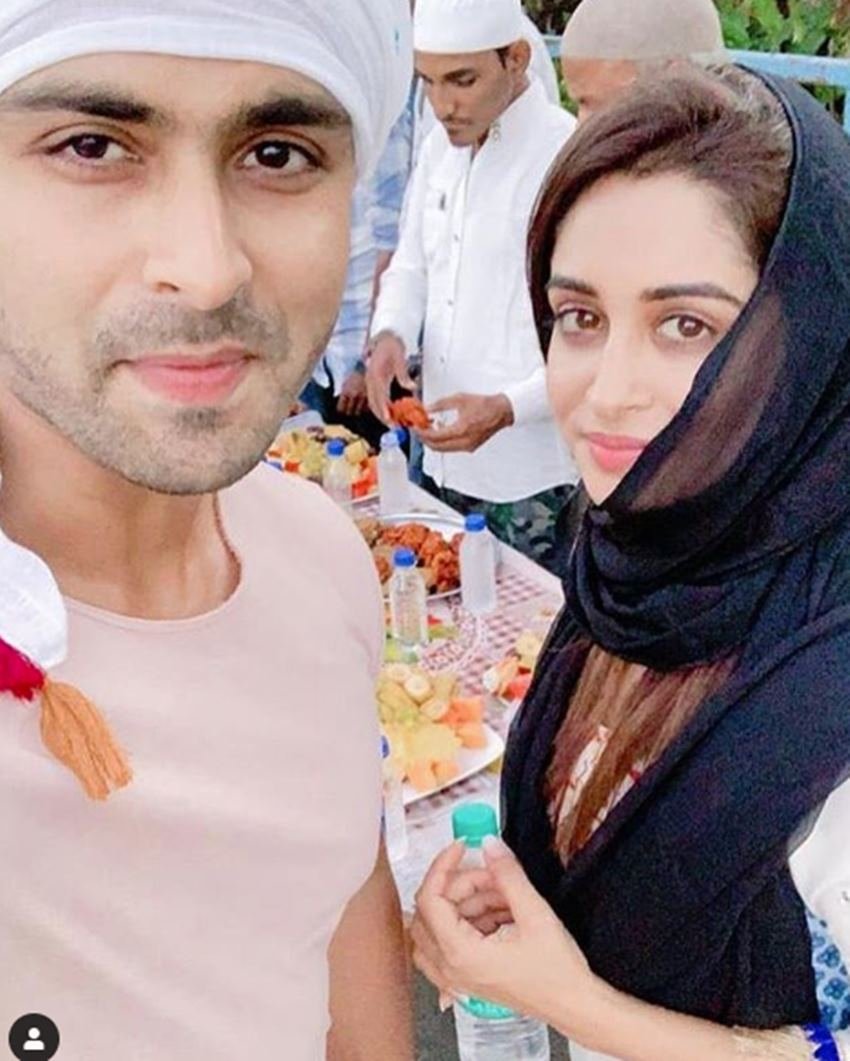 Dipika Kakkar and Shoaib Ibrahim, TV populer couple Dipika Kakkar and Shoaib Ibrahim, TV POWER COUPLE Dipika Kakkar and Shoaib Ibrahim, Dipika Kakkar and Shoaib Ibrahim, Dipika Kakkar and Shoaib Ibrahim enjoying ifftar party together, Dipika Kakkar and Shoaib Ibrahim with their family, Dipika Kakkar and Shoaib Ibrahim, colorful pictures OF Dipika Kakkar and Shoaib Ibrahim, ENTERTAINMENT NEWS, BOLLYWOOD NEWS, TELEVISION NEWS, ENTERTAINMENT NEWS