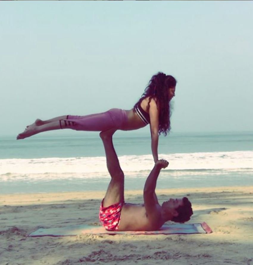 kavita kaushik, kavita kaushik unbelievable yoga aasan, Kavita Kaushik, Tv actress Kavita Kaushik, Kavita Kaushik making people aweful with her yoga, users trolls, users are trolling chandramukhi choutala , entertainment news, bollywood news, television news, entertainment news