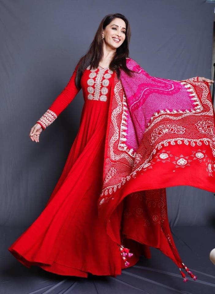 jansatta photo gallery, jansatta photos, madhuri dixit, madhuri dixit birthday looks, madhuri dixit latest photos, madhuri dixit fashion, madhuri dixit smile, madhuri dixit saris, madhuri dixit ethnic saris