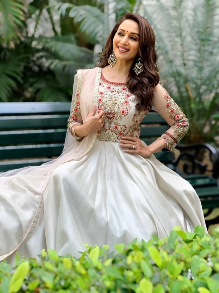 jansatta photo gallery, jansatta photos, madhuri dixit, madhuri dixit birthday looks, madhuri dixit latest photos, madhuri dixit fashion, madhuri dixit smile, madhuri dixit saris, madhuri dixit ethnic saris