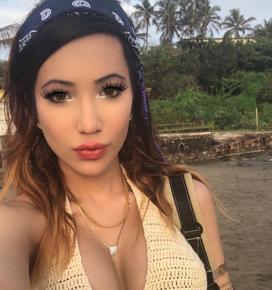 ramanand sagar, grand daughter, sakshi chopra, semi nude, pictures, रामानंद सागर, पड़पोती, सोशल मीडिया, सेमी न्यूड फोटो,viral pics, bold pictures, sexy pictures"