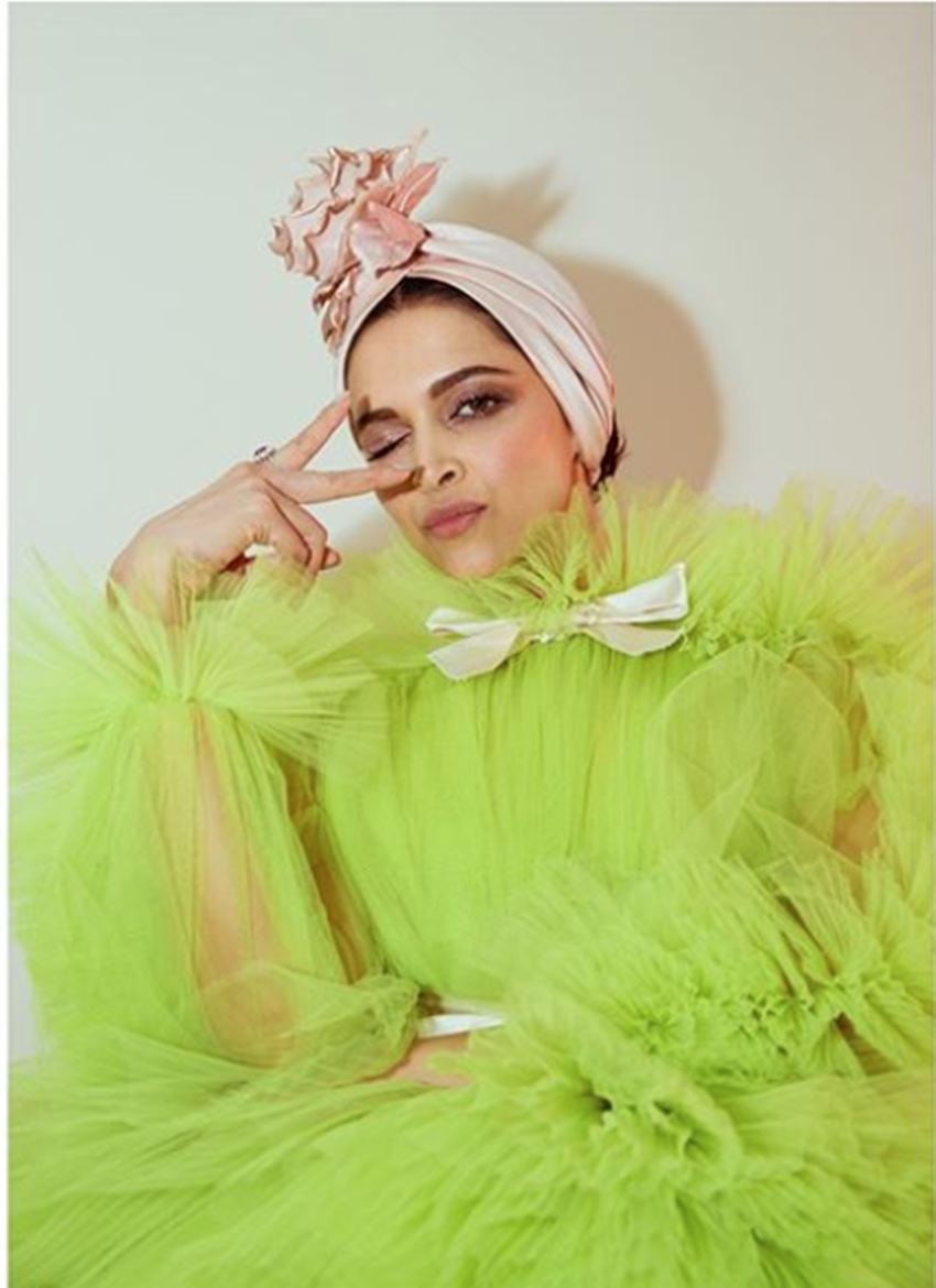 Deepika Padukone, Deepika Padukone, social media users slay deepika padukone for dressing parrot color, dress in can Deepika Padukone cannes 2019 red carpet Dress, deepika padukone trolled in social media, entertainment news, bollywood news, television news