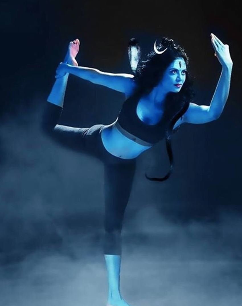 kavita kaushik, kavita kaushik unbelievable yoga aasan, Kavita Kaushik, Tv actress Kavita Kaushik, Kavita Kaushik making people aweful with her yoga, users trolls, users are trolling chandramukhi choutala , entertainment news, bollywood news, television news, entertainment news