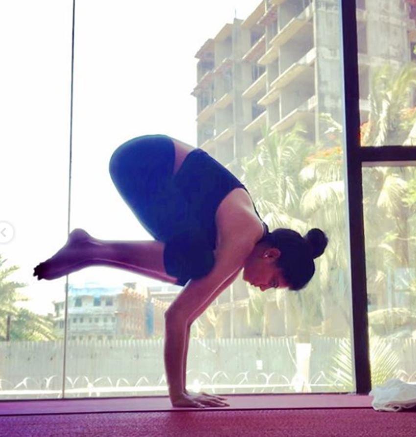 kavita kaushik, kavita kaushik unbelievable yoga aasan, Kavita Kaushik, Tv actress Kavita Kaushik, Kavita Kaushik making people aweful with her yoga, users trolls, users are trolling chandramukhi choutala , entertainment news, bollywood news, television news, entertainment news
