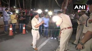 hindi news, hindi news hindi samachar, hindi samachar today, हिंदी न्यूज़, हिंदी न्यूज़ लाइव, हिंदी समाचार, latest news in hindi, news, news in hindi, today news in hindi, national news in hindi, latest news in hindi, hindi samachar, breaking news in hindi, hindi news today, today news in hindi, breaking news headlines in hindi, Mamata Banerjee, Amit Shah, Kolkata, Punjab Government Guest House, Journalist, Mani Shankar Aiyar, Jansatta Online