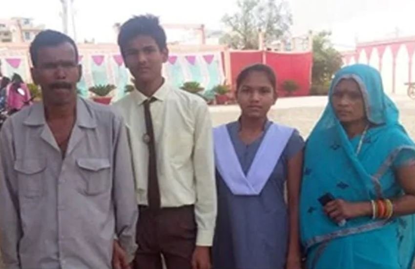 अपने परिवार के साथ आयुष्मान ताम्रकार। फोटो सोर्स : IANS