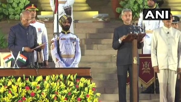 subrahmanyam jaishankar, s jaishankar, narendra modi swearing in ceremony, narendra modi cabinet, narendra modi council of ministers, manmohan singh, india news, indian express, election news