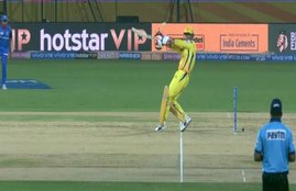 IPL 2019, MS Dhoni, rcb, Delhi Capitals, IPL, IPL season 12, IPL players, IPL six, dhoni six