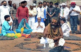 National News, Political News, BJP, Congress, Digvijaya Singh, Mahamandaleshwar Swami Vairagyanand Giri Ji Maharaj, Panchayati Niranjani Akhara, Sadhvi Pragya Thakur, Samadhi, Rajnath SIngh, Acharya Pramod Krishnam, Bhopal, Narendra Modi,lok sabha, lok sabha election, lok sabha election 2019, lok sabha election 2019 schedule, lok sabha election date, lok sabha election 2019 date, लोकसभा चुनाव, लोकसभा चुनाव 2019, chunav, lok sabha chunav, lok sabha chunav 2019 dates, lok sabha news, election 2019, election 2019 news