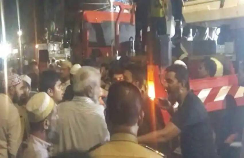 मुंबई में लगी आग, फोटो सोर्स- इंडियन एक्सप्रेस