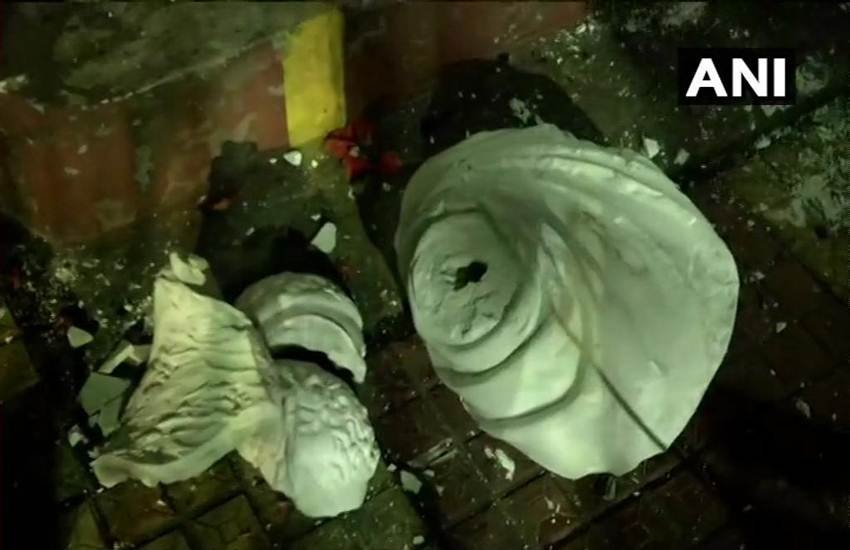 Loksabha Elections 2019, Ishwar Chandra Vidyasagar, Statue, Vandalise, Vidyasagar College, Kolkata, West Bengal, Clash, TMC, BJP, Amit Shah, Road Show, West Bengal, State News, Hindi News