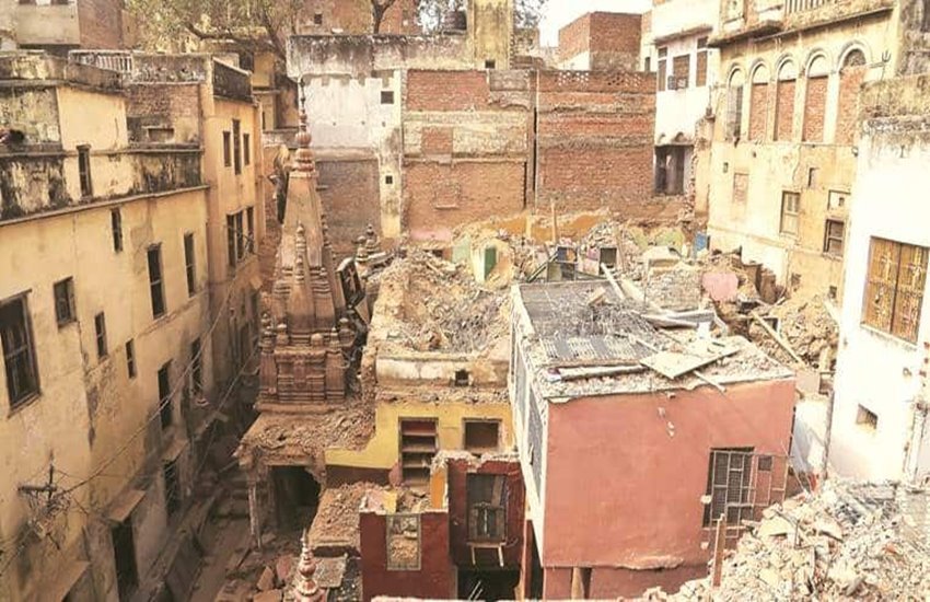वाराणसी में काशी विश्वानाथ कॉरिडोर के लिए हो रहा है काम 
फोटो सोर्स- इंडियन एक्सप्रेस 