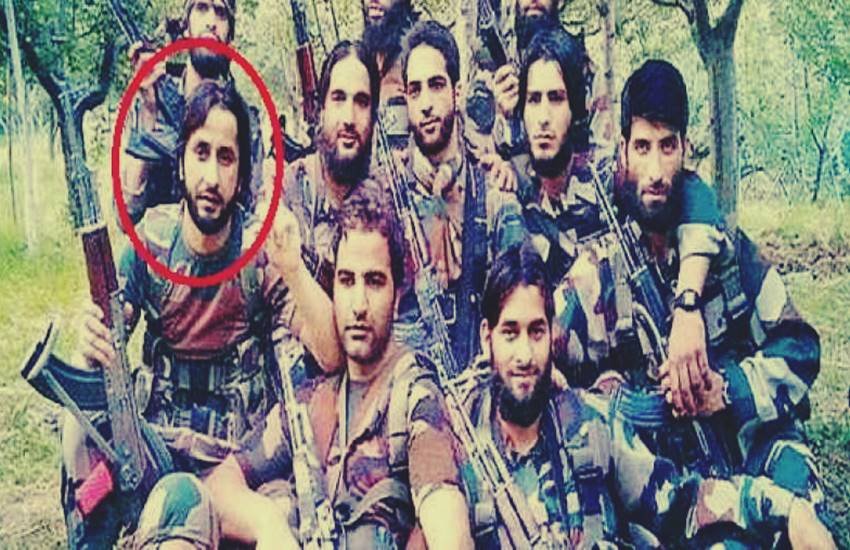 मारे गए गए तीनों आतंकवादियों की पहचान हिज्बुल कमांडर लतीफ अहमद डार उर्फ लतीफ टाइगर, तारिक मौलवी और शारिक अहमद नेंगरू के रूप में हुई है। (फोटो- ट्विटर)