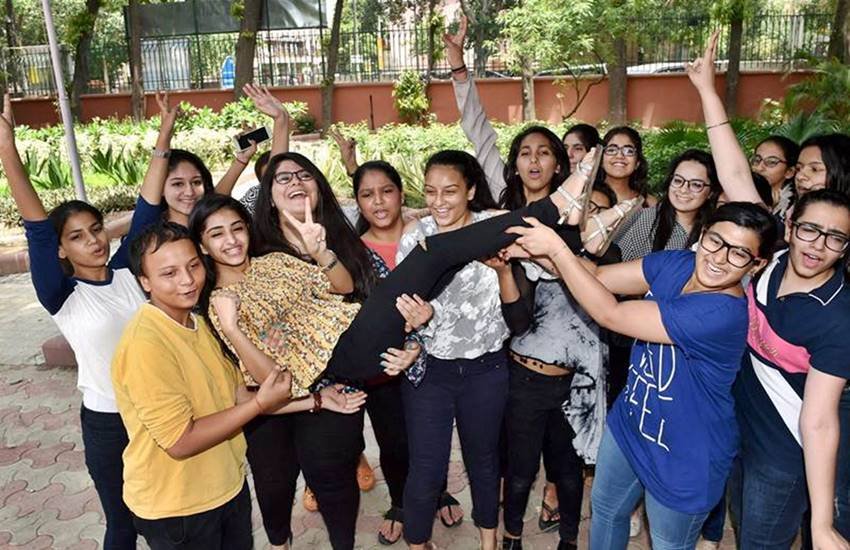 प्रतीकात्मक फोटो, फोटो सोर्स- द फाइनेंशियल एक्सप्रेस