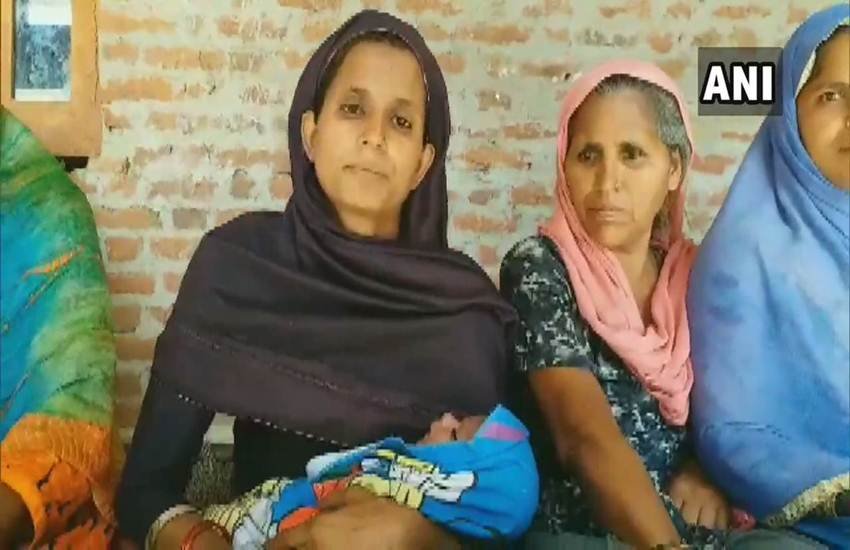 मुस्लिम महिला मैनाज बेगम ने अपने बेटे का नाम नरेंद्र मोदी के नाम पर रखा था। (Photo: ANI)