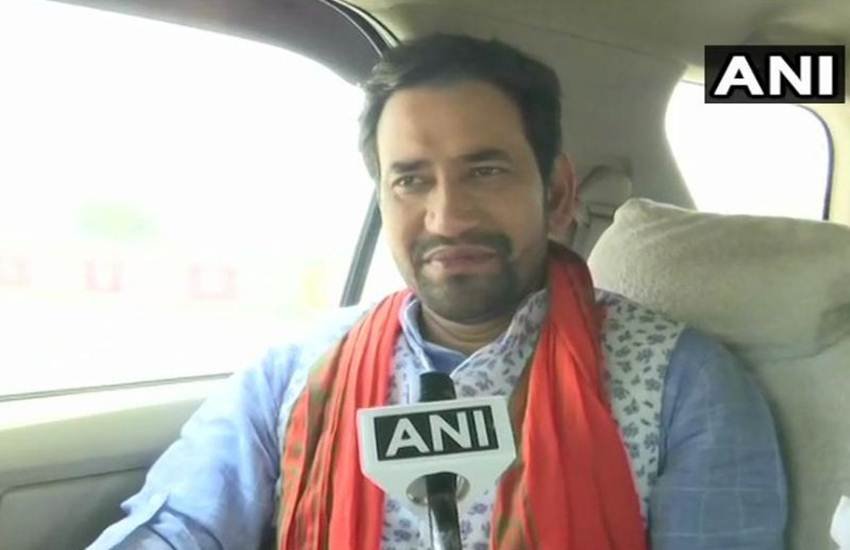 आजमगढ़ से बीजेपी प्रत्याशी निरहुआ ने न्यूज डिबेट के दौरान पैनलिस्टों से ही उलझ पड़े और चुनौती दे डाली। (फोटो सोर्स: ANI Twitter) आजमगढ़ से बीजेपी प्रत्याशी निरहुआ ने न्यूज डिबेट के दौरान पैनलिस्टों से ही उलझ पड़े और चुनौती दे डाली। (फोटो सोर्स: ANI Twitter)