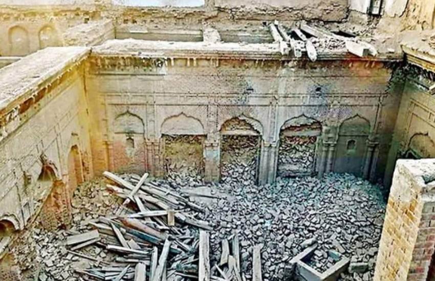 Pakistan, Demolish, Sikh Palace, Guru Nanak Dev Ji, India News, Pakistan, International News, Hindi News, पाकिस्तान, सिख महल, गुरुनानक देव, बाबा गुरुनानक महल, सिख ऐतिहासिक स्थल, तोड़फोड़, सामान, खिड़की, दरवाजे, नारोवाल, पंजाब प्रांत, पाकिस्तान, अंतर्राष्ट्रीय समाचार, हिंदी समाचार