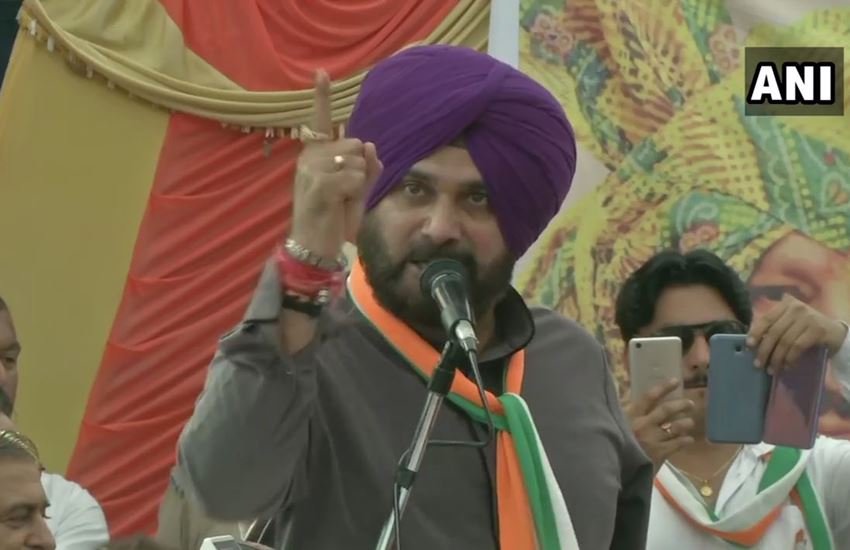 कांग्रेस नेता व पंजाब सरकार में मंत्री नवजोत सिंह सिद्धू। फोटो सोर्स : इंडियन एक्सप्रेस