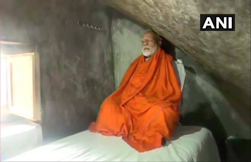 PM Modi in kedarnath cave 2