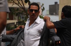 अदालत से वाड्रा को राहत, विदेश जाने के लिए 6 सप्ताह की अनुमति