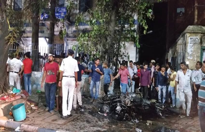 कोलकाता में अमित शाह के रोड शो में हुआ उपद्रव, फोटो सोर्स- इंडियन एक्सप्रेस