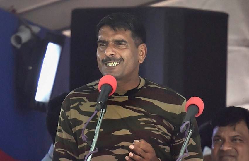 Loksabha Elections 2019, Tej Bahadur Yadav, Sacked BSF Jawan, SP-BSP-RLD Candidate, Nomination, Cancel, EC, Observer, K Praveen Kumar, Sting Operation, ABP News, Video, India News, National News, Hindi News