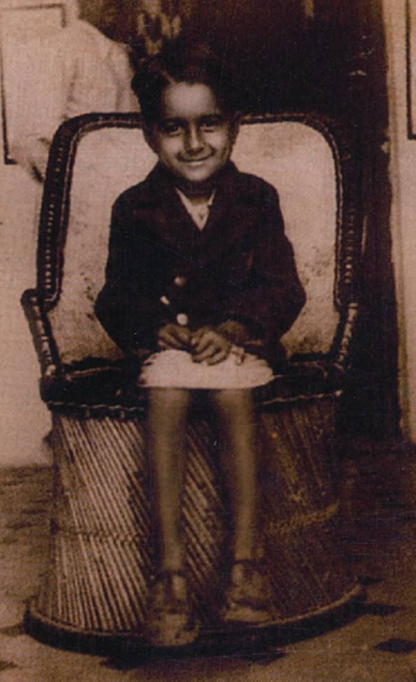 childhood pictures of politicians, childhood pictures, childhood photos of politicians, rare photo of rahul gandhi