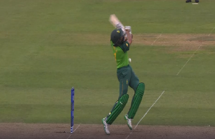 World cup 2019: अमला के हेल्मेट की ग्रिल पर जा लगी जोफ्रे आर्चर की गेंद। (video screenshot) 