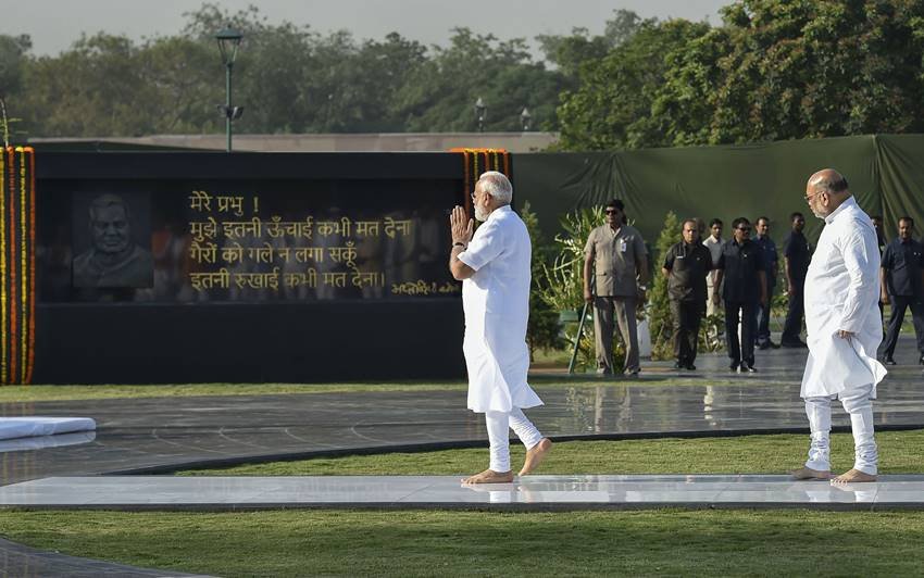 अटल समाधि स्थल पर पीएम मोदी।