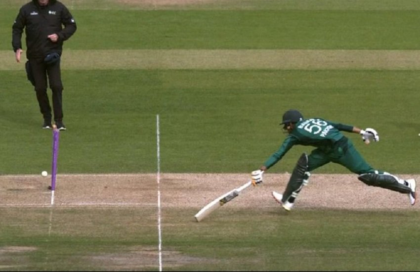 Eng vs Pak: बाबर आजम और सरफराज अहमद के रनआउट होने से मैच फिसला। (pc- Yorkshire County Cricket Club twitter) 