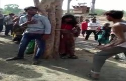 भाई को भागकर शादी करने में की मदद तो तीन बहनों को पेड़ से बांधकर पीटा