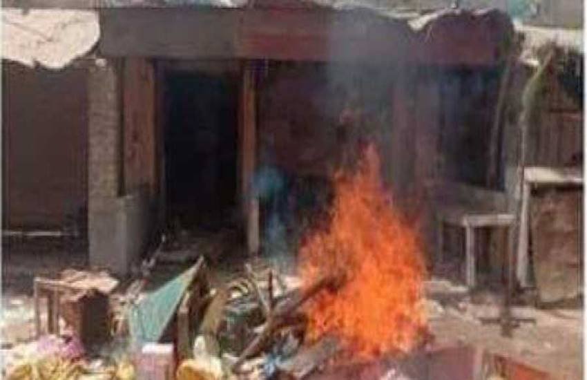 पशु चिकिस्तक द्वारा इस्लाम के अपमान पर पाकिस्तान में हिंसा का माहौल (फोटो-एपी)